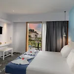 Korali מלון דירות 4*