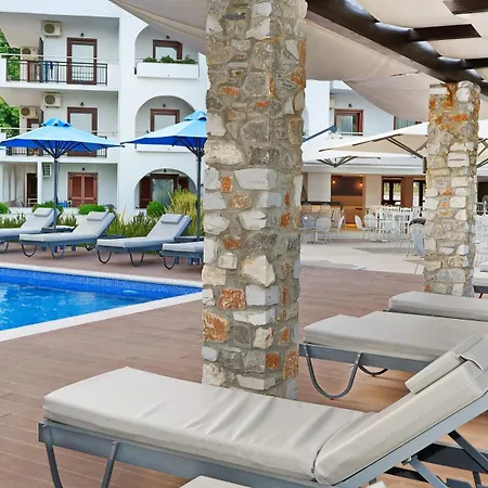 Korali מלון דירות 4*