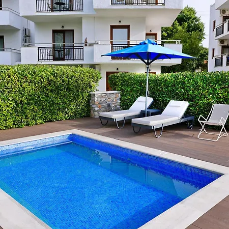 Korali Aparthotel 2*